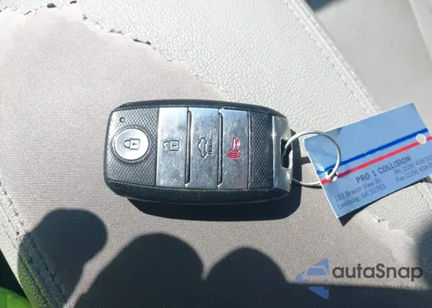 2017 Kia Optima Ex z USA, uszkodzony, nr VIN 5XXGU4L3XHG121550